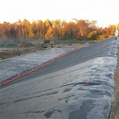 Glatte Fläche 1,5 mm 1500 Mikron Schwarzgrün HDPE Geomembranfilm für Dammverkleidungen 0,75 mm