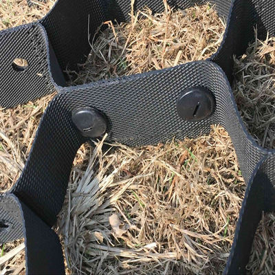 Verbesserung der Stabilität der Aufbewahrungswand mit einer Höhe von 100 mm Gravel Stabilizer Geocell Lösung