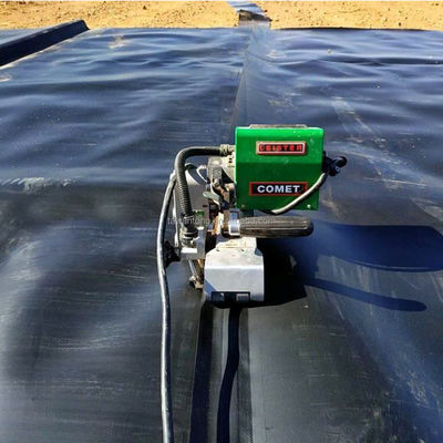 Chinesischer Design-Stil 1,0 mm glatte Oberfläche HDPE Schwarze Geomembranrolle für Garnelen