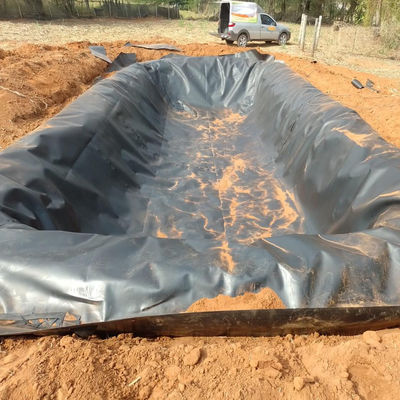 Schwarze Geomembran aus HDPE 0,75 mm für Plastik-Teichverkleidungen für Fisch-Garnelenfarmen auf den Philippinen