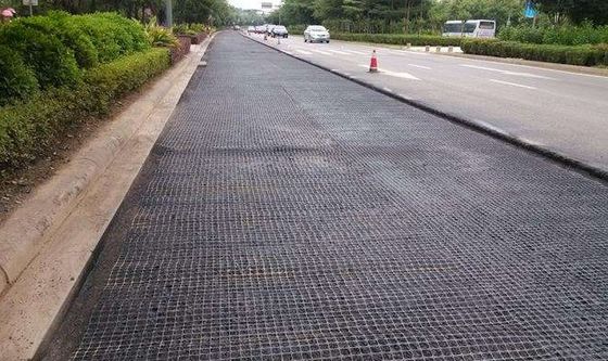 Bitumenbeschichtung Straßenbelag Material Glasfaser Geogrid mit Mesh Größe 12,7*12,7mm