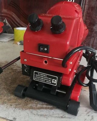 Vielseitige und 0,85 kW schwarze rote HDPE-Membranschweißmaschine für Geomembranschweißarbeiten mit Kunststoff