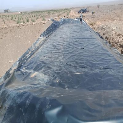 Schwarze HDPE Geomembran Liner 1 mm für Landwirtschaftliche Teiche Wasserdicht 0,5 mm 0,75 mm 1,5 mm