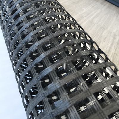 Geogridverstärkung aus weißem Polyester zur Bodenstabilisierung im Bauwesen