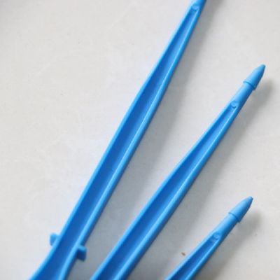 Dauerhafte 4L/8L 2 Pegs Landwirtschaftliche Bewässerungssystem mit schwarzem PVC-Rohr Tropfen