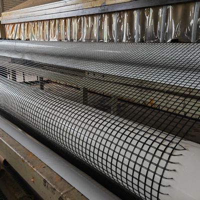100KN/M Zugfestigkeit Einsachsige, zweiachsige Polyester-Geogrid für Stützwände